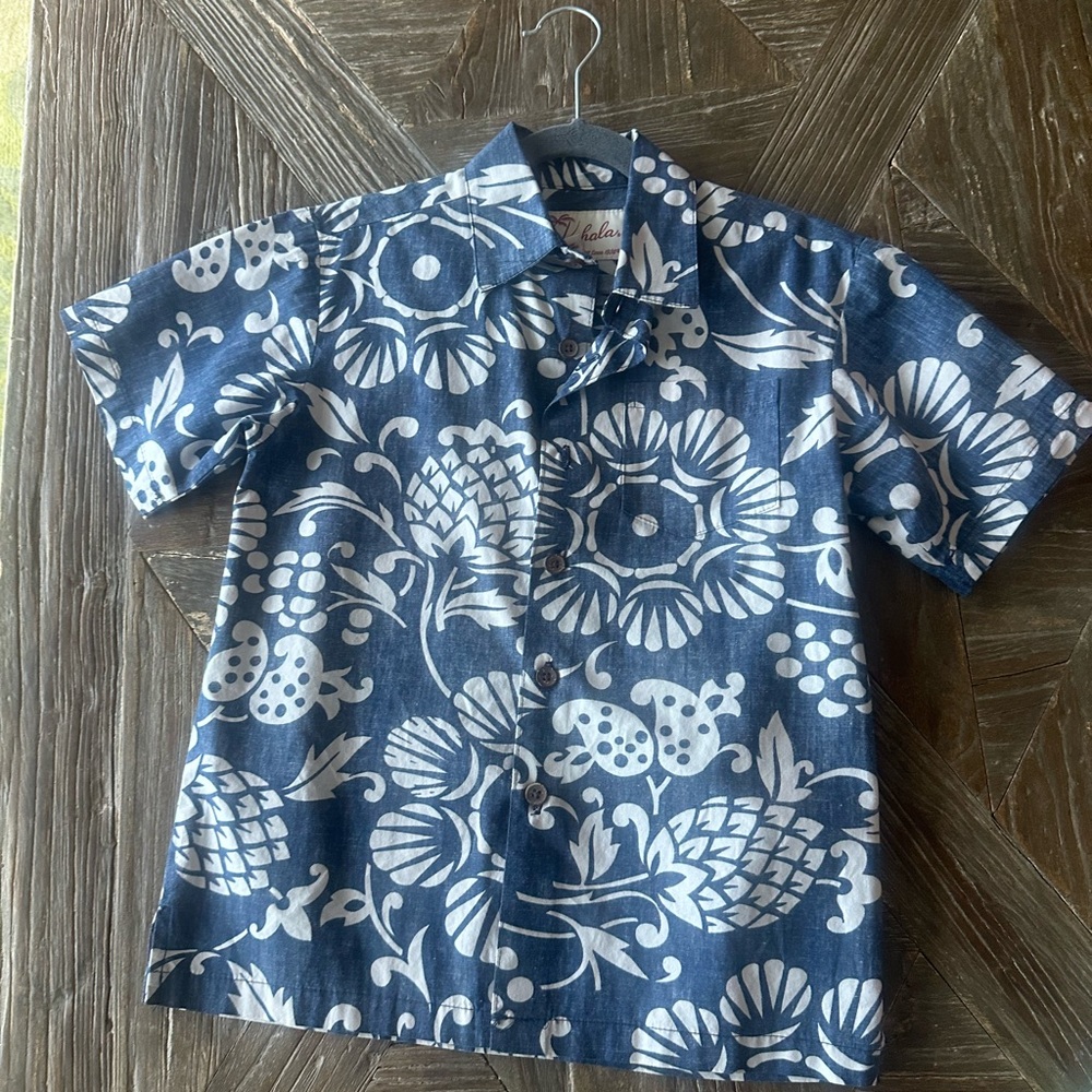Kahala Blue and White Button Down Aloha Shirt. Classic Duke Print.